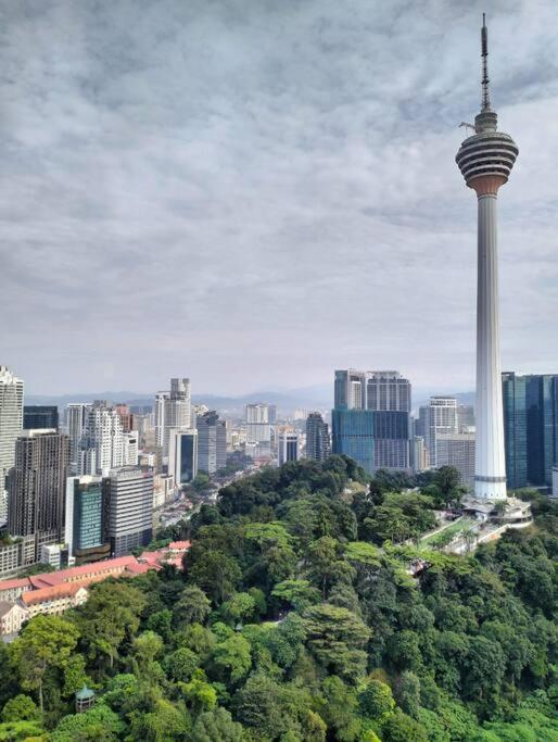 Klcc Towerviewsty5pax At Ceylonzsuites Kuala Lumpur
